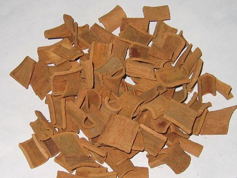 SCROLL CUT CASSIA